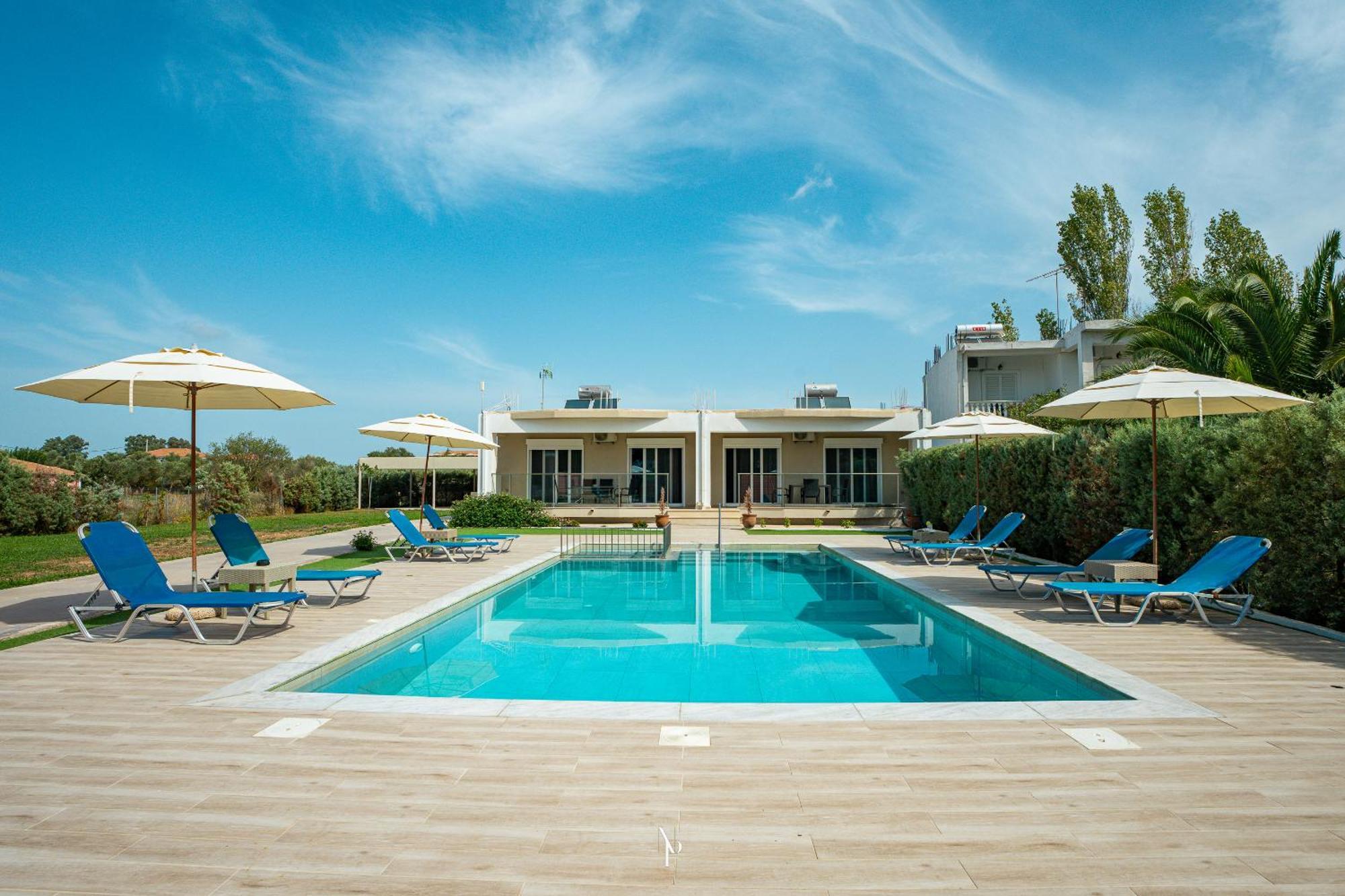 Nancy's Budget With Pool & Jacuzzi By 