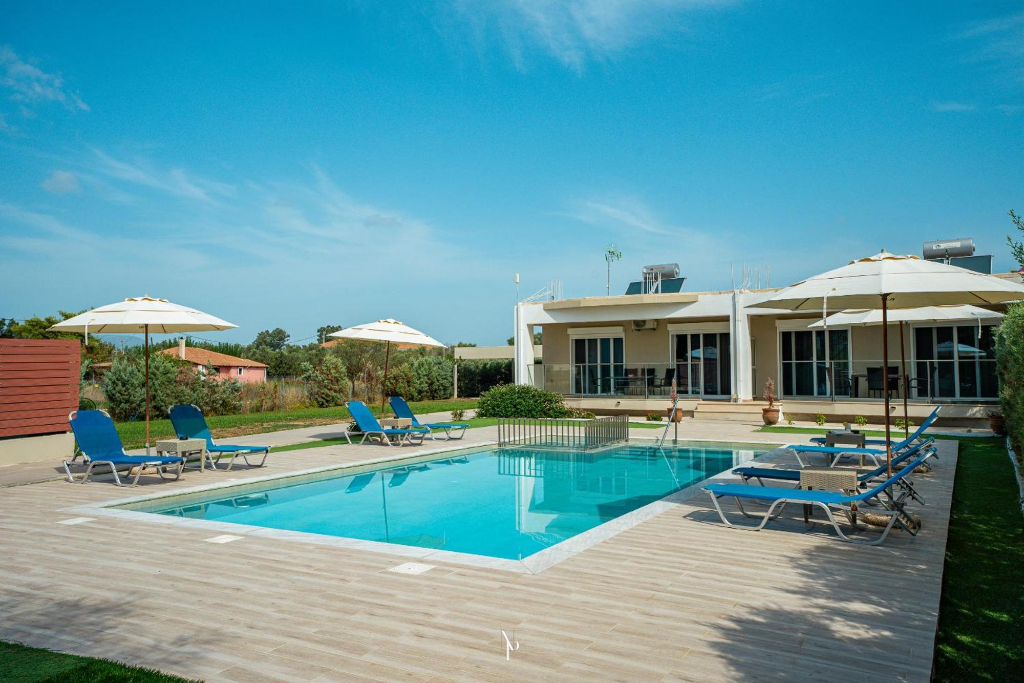 Nancy's Budget With Pool & Jacuzzi By 
