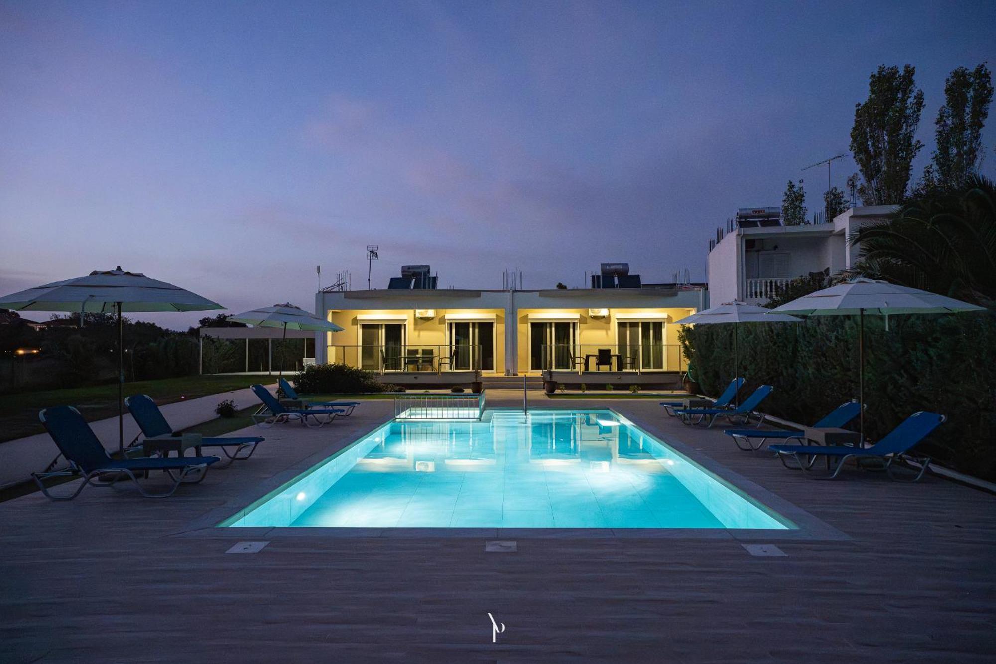 Nancy's Budget With Pool & Jacuzzi By 
