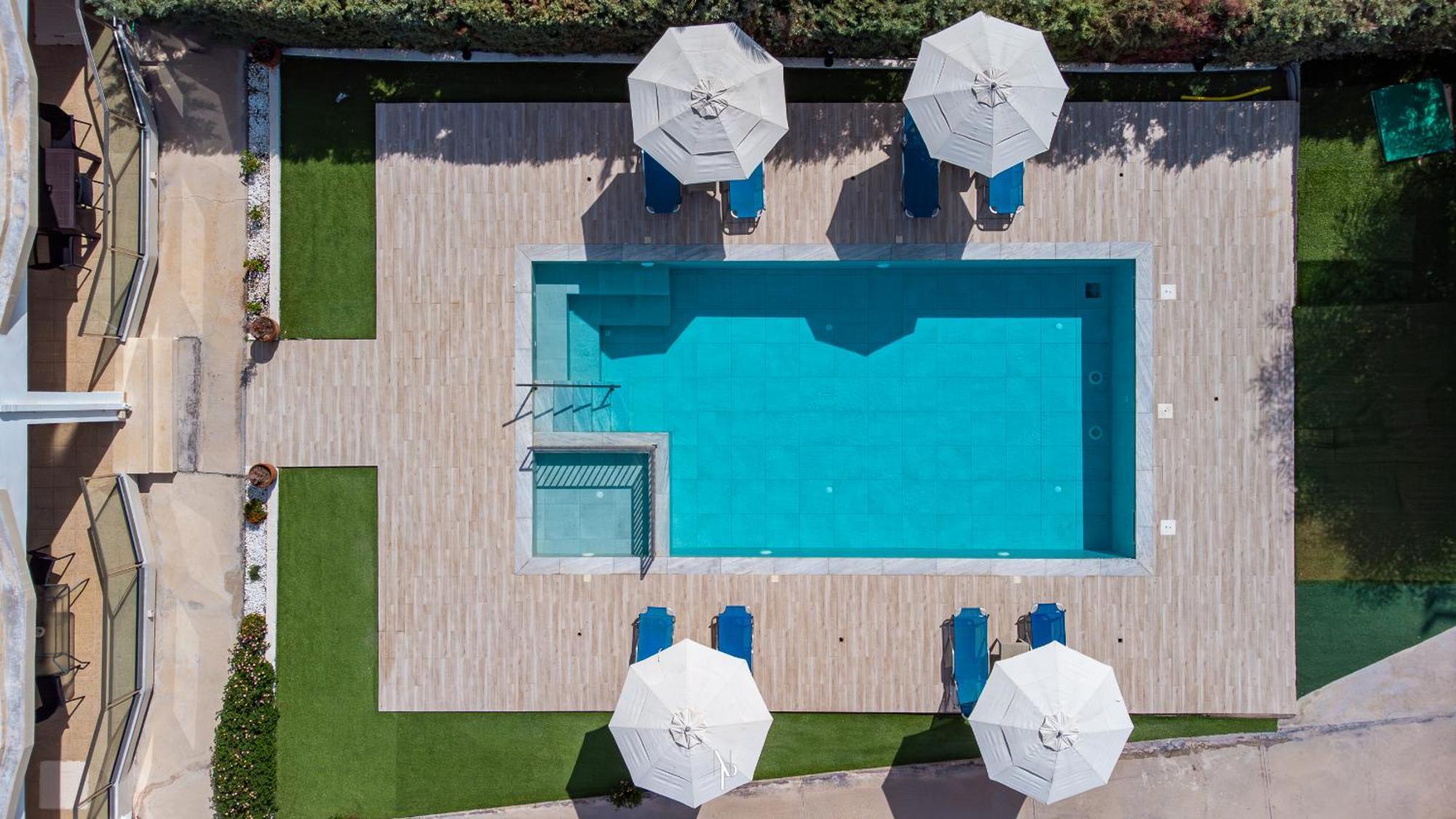 Nancy's Budget With Pool & Jacuzzi By 